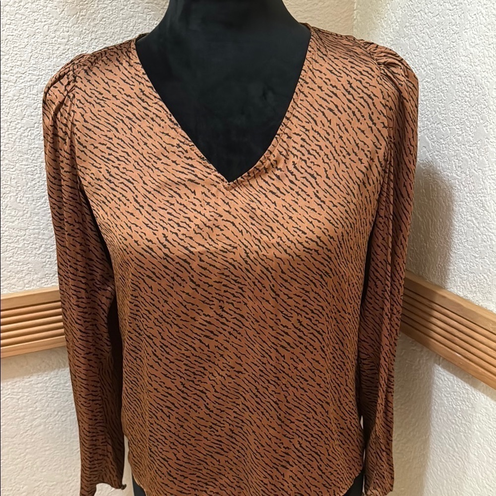 Banana Republic SP Women's Animal Print V-Neck Top!! - Picture 7 of 9